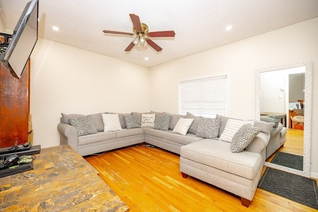 Photo - 286 Ferry St Unidad 286