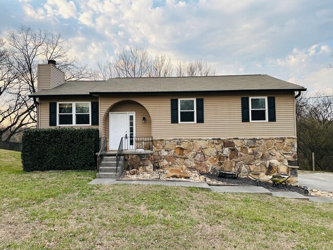 Building Photo - Stunning West Knoxville Transformation | Designer Kitchen & Smart Home Features