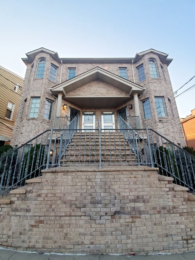 Photo - 6618 70th St