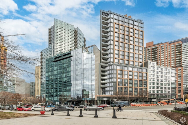 Photo - 8 Court Square