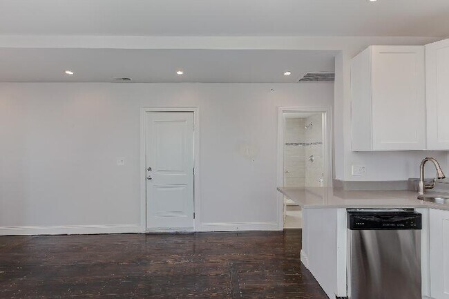 Photo - 998 Tremont St