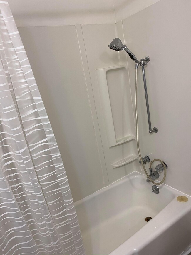 Bathroom - 1301 Oak St Unit 2