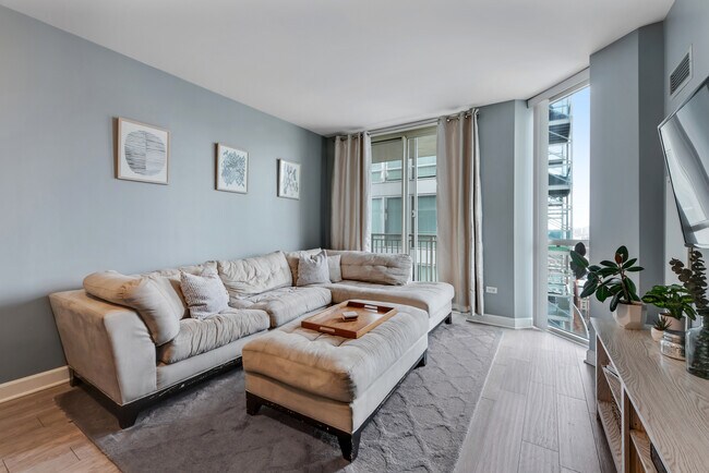 Photo - 645 N Kingsbury St Unit 1403