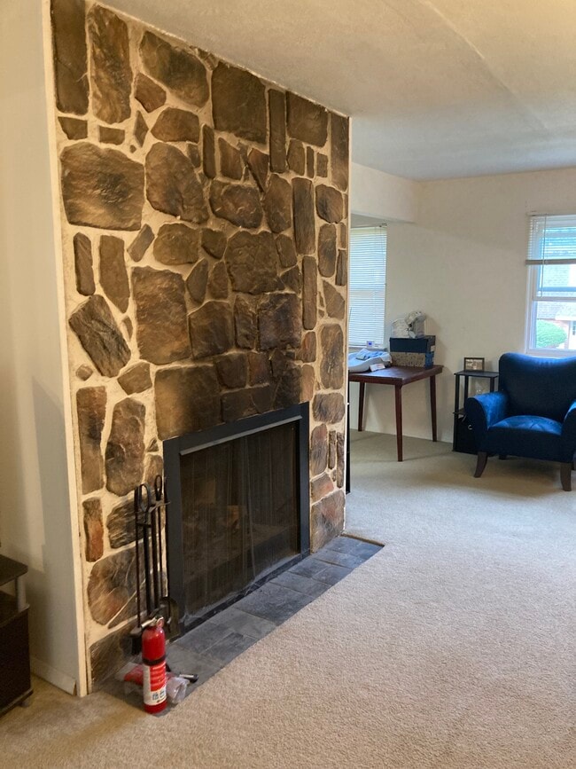 Building Photo - 8 Crescent Dr Unit Crescent Drive