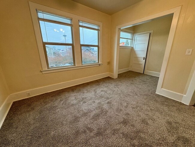 Photo - 556 Ward St Unit Upper