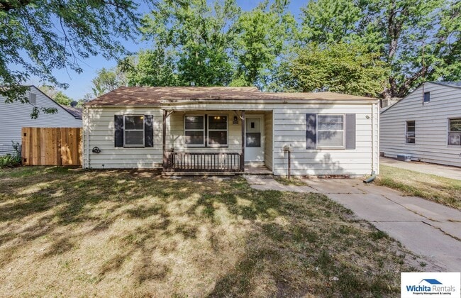 Building Photo - 3 Bedroom 1 bathroom House