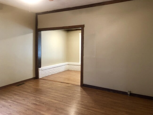 Photo - 425 E 7th St