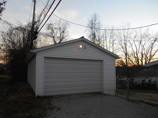 Photo - 1021 W Howe St