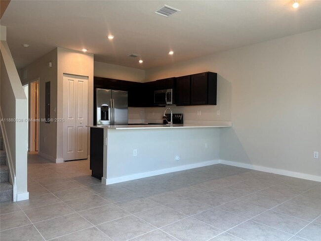 Building Photo - 1022 W Davis Pkwy Rental