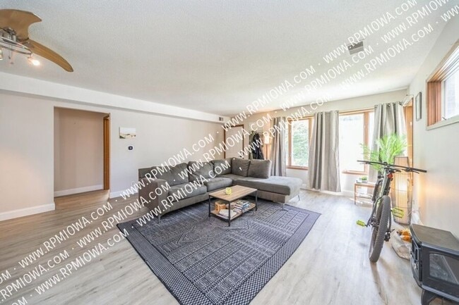 Photo - 5322 Ingersoll Ave