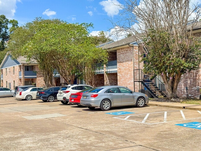 Brookhollow Apartments