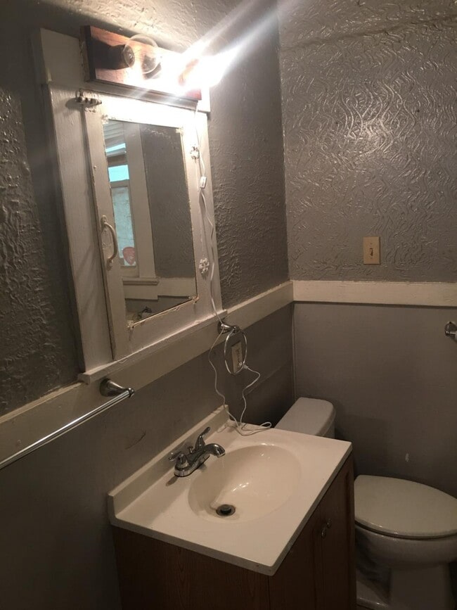 Bathroom 2view - 404 Birr St Unit Apt 1