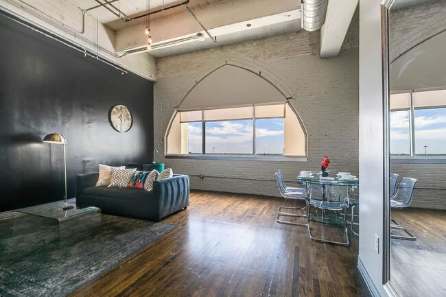 Photo - 500 S Ervay St Unidad ID1297787P