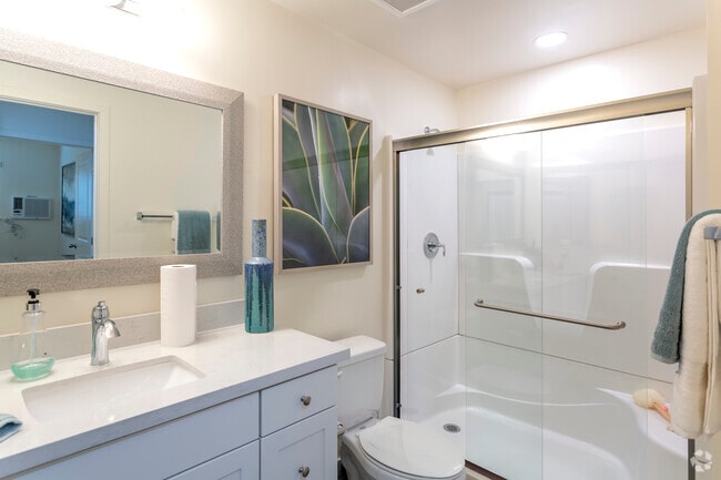 2 BR, 1 BA - 900 SF