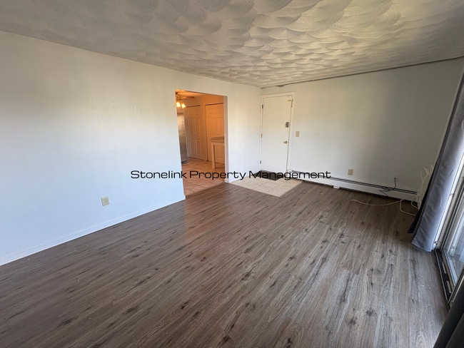 10 Josephine St
