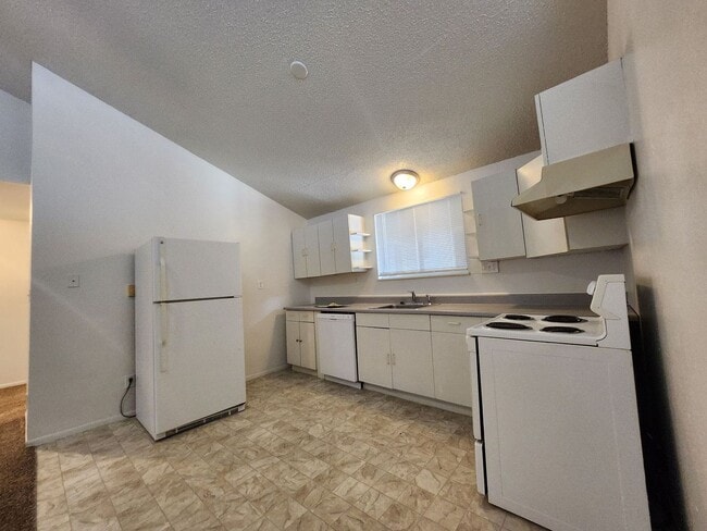 Photo - 677 E Clarion Dr Unidad C