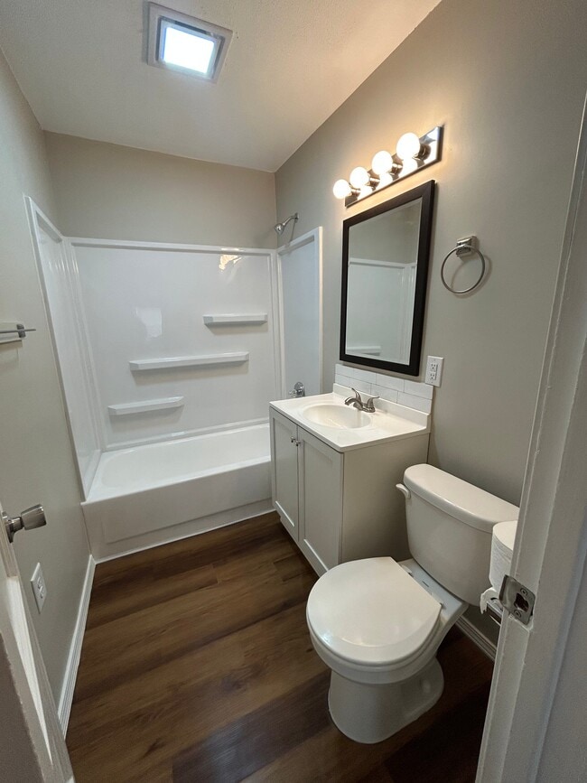 Photo - 3001 E Locust St