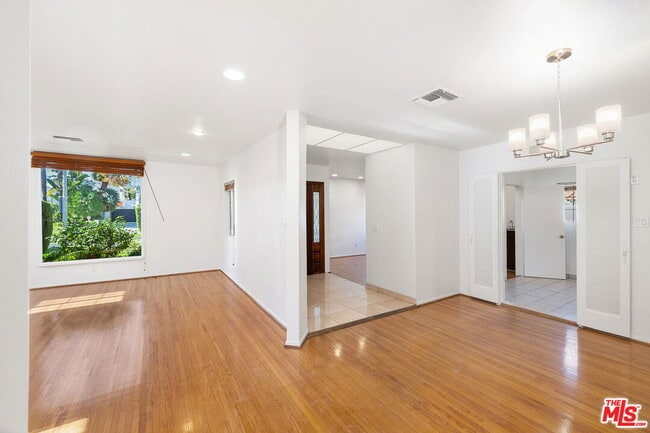 Photo - 312 S Maple Dr