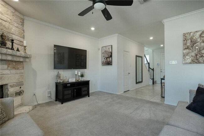 Photo - 521 Bradford Ln