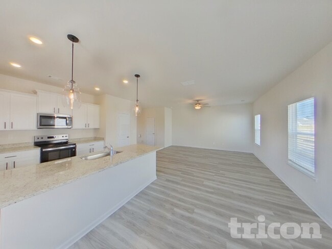 Photo - 130 Avondale Blvd SE