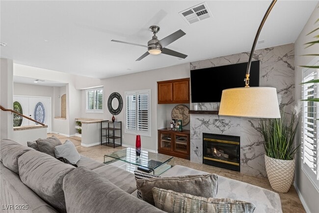 Photo - 275 Spectacular St