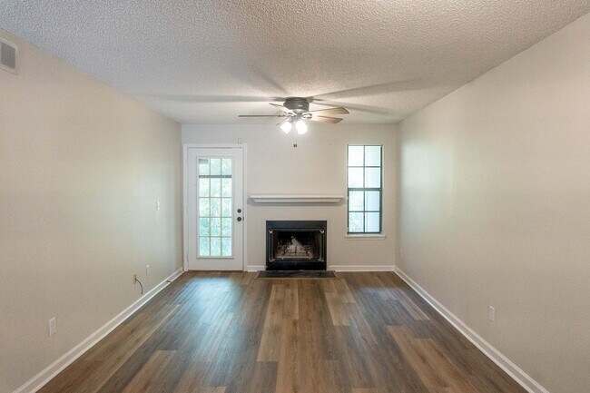 Photo - 1103 Greentree Ct