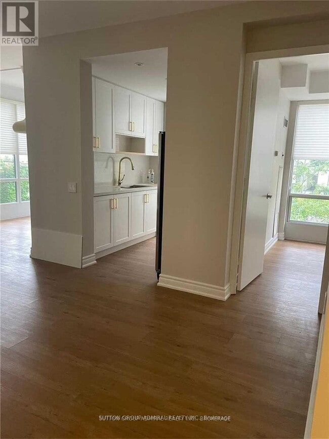 Photo - 85 Bloor St E Unit 610