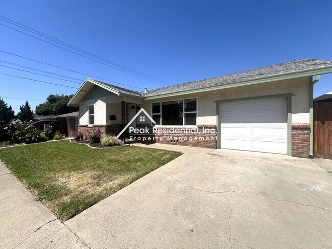 Updated 2bd/1 Tahoe Park Area Home - Updated 2bd/1 Tahoe Park Area Home