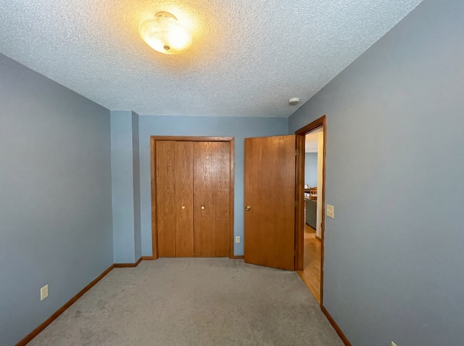 Photo - 873 Iowa Ave W