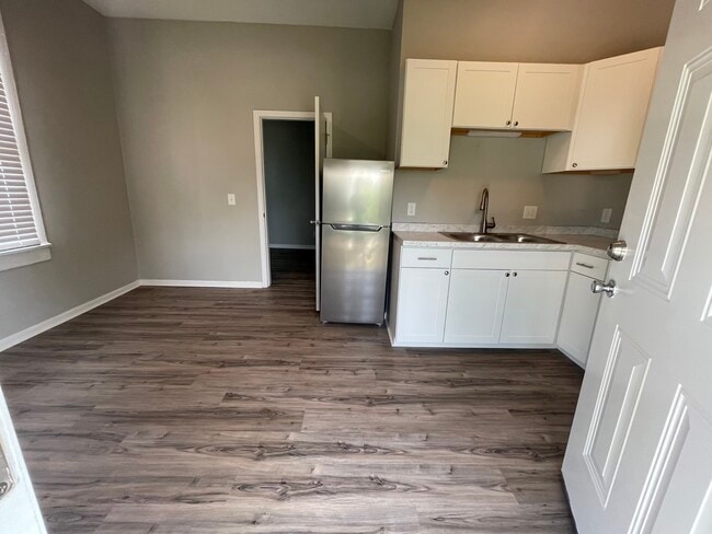 Photo - 1157 Olympia Ave Unit B