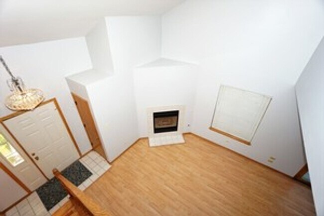 Photo - Beautiful 3 bedroom 2.5 Bathroom townhome