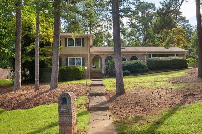 Building Photo - Very Spacious 4bd/3.5ba Brookhaven Home w/ 2 Car Garage and Fenced-In Backyard!!