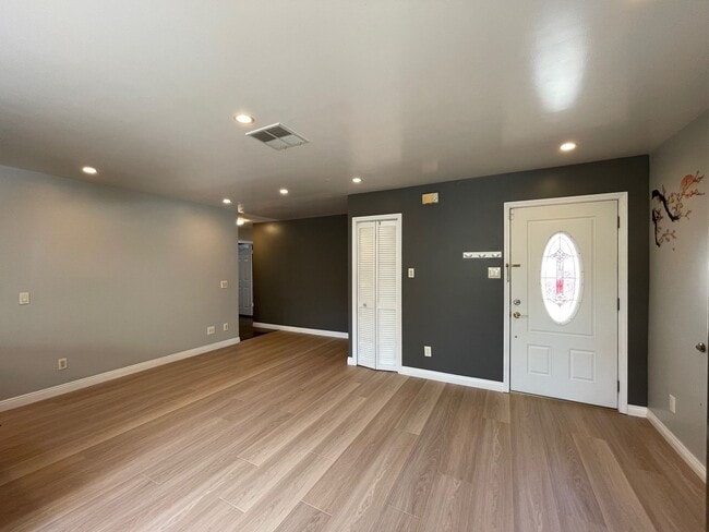 Photo - Nice and clean three bedrooms and two bath...