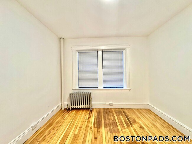 Photo - 52 Charlesgate E Unit 160