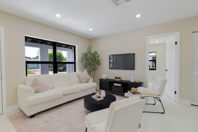 Photo - 5409 NE 4th Ave