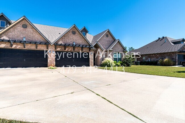 Building Photo - 4870 Castlewood Ln Unit 4872