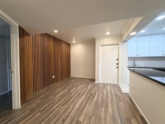 Photo - 3045 Walnut Bend Ln Unit 11