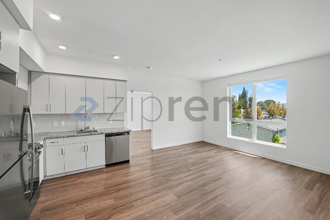 Building Photo - Unit 311