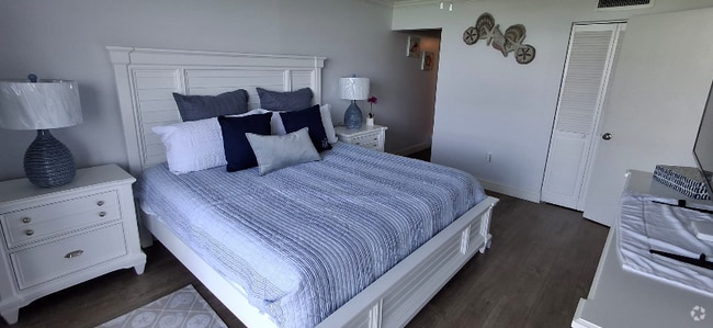 Building Photo - 10600 S Ocean Dr Rental