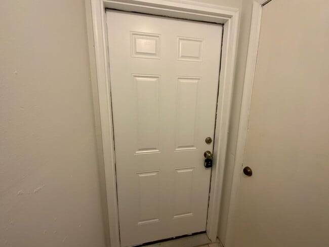 Photo - 211 Snead Dr Unidad Apt 2