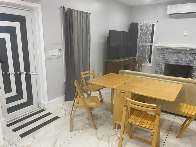 Building Photo - 2242 Polk St Unit 2