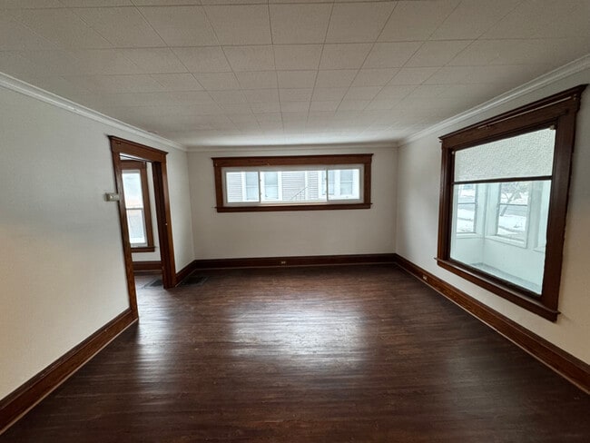 Photo - 290 Ross Park