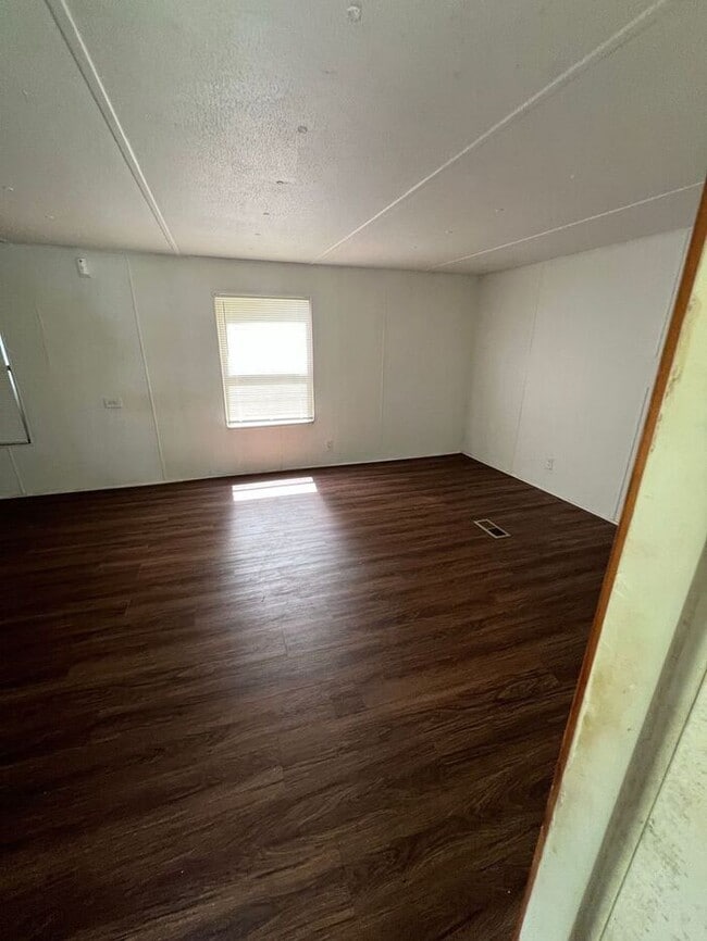Photo - Bright & Spacious 2-Bedroom Mobile Home with Open Floor Plan