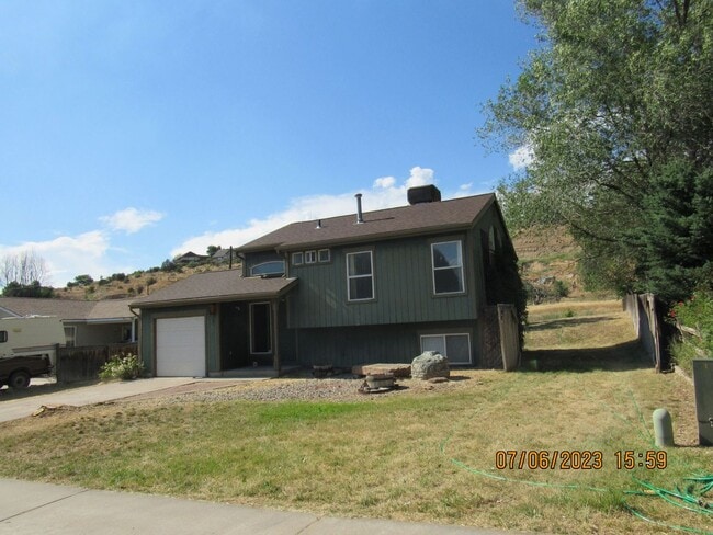 COMFORTABLE, SINGLE FAMILY HOME! - COMFORTABLE, SINGLE FAMILY HOME!