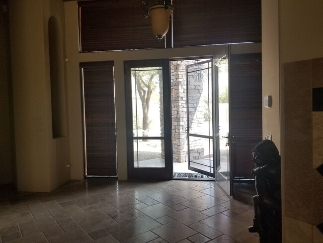 Building Photo - Winter Furnished Rental