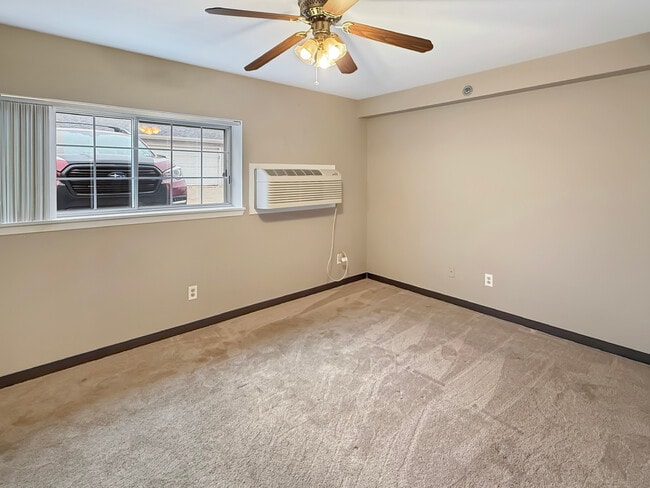 Photo - 3170 W Monroe St