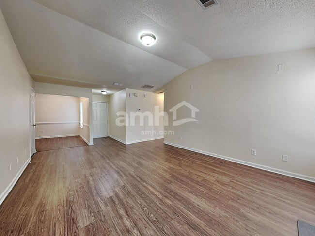 Photo - 271 Village Dr