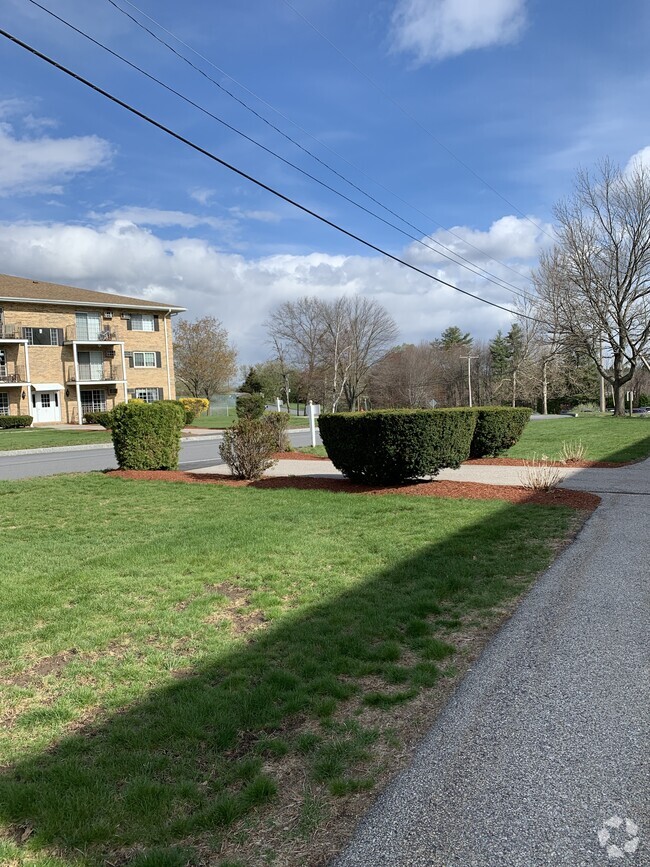 Building Photo - 379 Huse Rd Unit 37 Rental