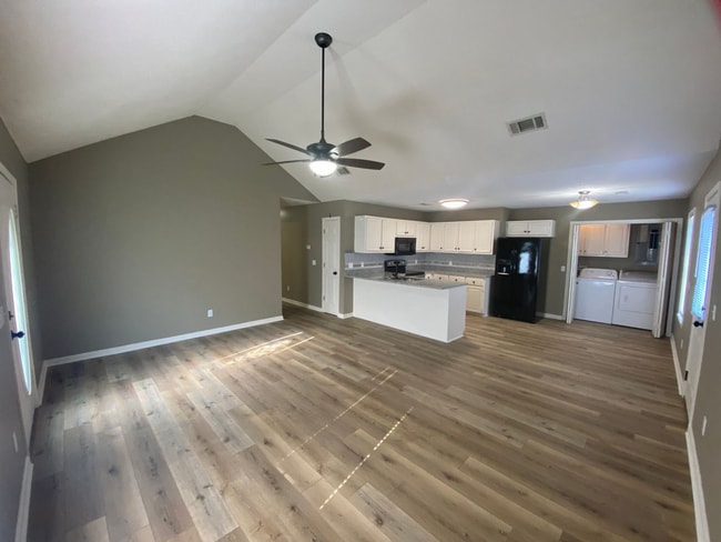 Photo - 3 BR/3BA