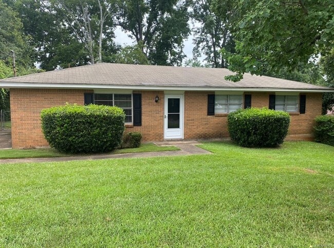 Building Photo - 204 Magnolia Dr
